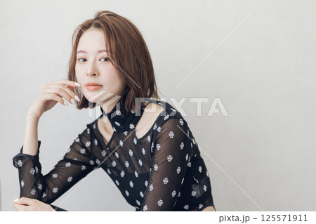 若い女性のヘアスタイルイメージ　　 125571911