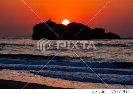 白兎海岸の淤岐ノ島 鳥取県鳥取市白兎 白兎海岸の淤岐ノ島 鳥取県鳥取市白兎 125571956