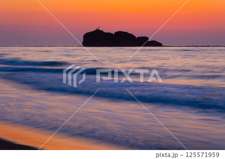 白兎海岸の淤岐ノ島 鳥取県鳥取市白兎 白兎海岸の淤岐ノ島 鳥取県鳥取市白兎 125571959