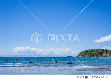 神奈川県の逗子海岸 125572109