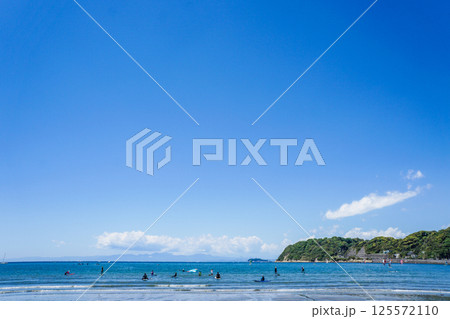 神奈川県の逗子海岸 125572110