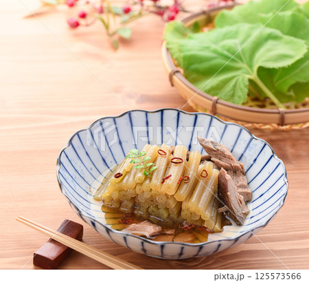 春の山菜料理 蕗と生節の煮物 春の山菜料理 蕗と生節の煮物 125573566