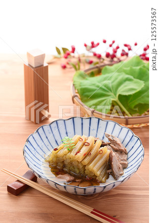 春の山菜料理　蕗と生節の煮物 125573567
