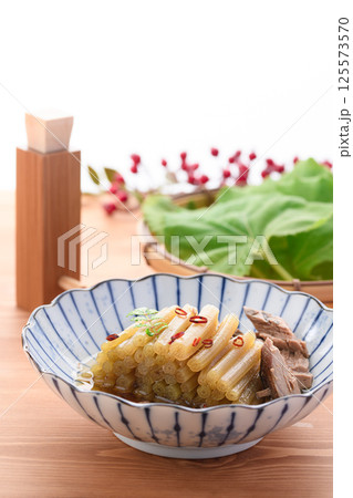 春の山菜料理 蕗と生節の煮物 春の山菜料理 蕗と生節の煮物 125573570