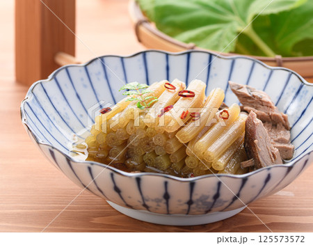 春の山菜料理 蕗と生節の煮物 春の山菜料理 蕗と生節の煮物 125573572