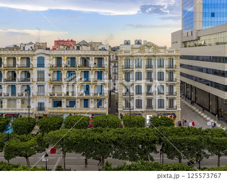 チュニジア チュニス新市街の街並み / Tunis, Tunisia 125573767