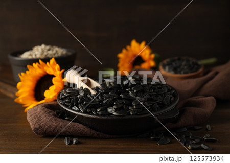 Sunflower seeds, tasty snack, concept of harvest Sunflower seeds, tasty snack, concept of harvest 125573934