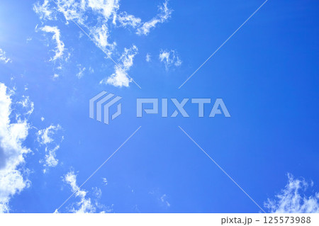 青空と雲イメージ 125573988