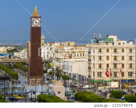 チュニジア・チュニス新市街の街並み / Avenue Habib Bourguiba, Tunis チュニジア・チュニス新市街の街並み / Avenue Habib Bourguiba, Tunis 125574074
