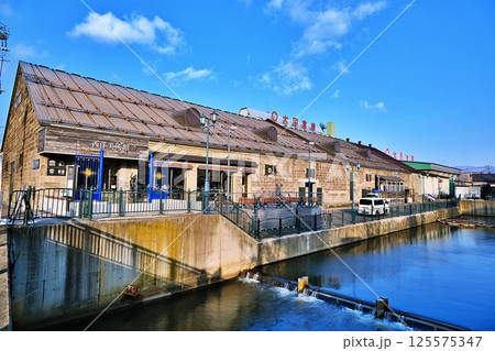 小樽運河の旧浪華倉庫を活用した「西洋美術館」 125575347