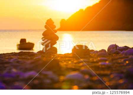 Sunrise or sunset over sea surface Sunrise or sunset over sea surface 125576994