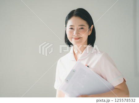 50代看護師 125578532