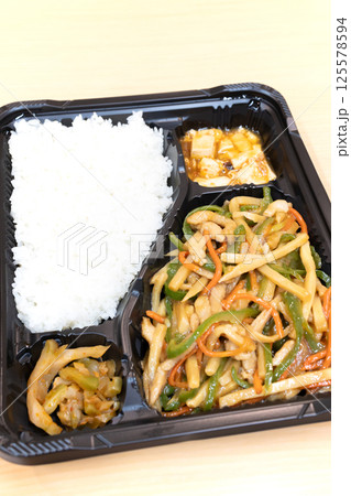 美味しい青椒肉絲の中華弁当 美味しい青椒肉絲の中華弁当 125578594