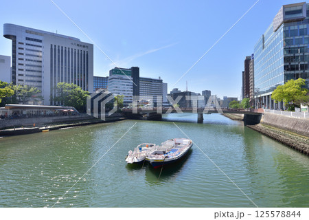 天神中央公園　出会い橋風景　福岡市中央区　 125578844