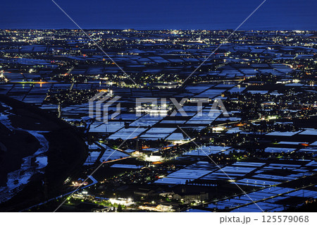 スカイ獅子吼から眺める水鏡の手取川扇状地 125579068