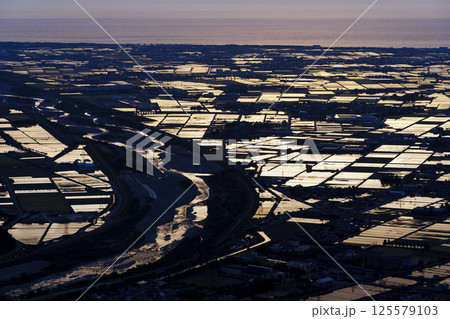 スカイ獅子吼から眺める水鏡の手取川扇状地 125579103