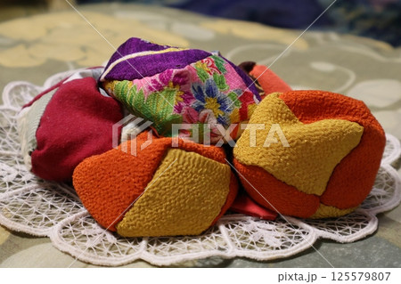 カラフルなお手玉 125579807