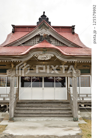 春の北海道函館市で根崎川濯神社境内の風景を撮影 春の北海道函館市で根崎川濯神社境内の風景を撮影 125579992