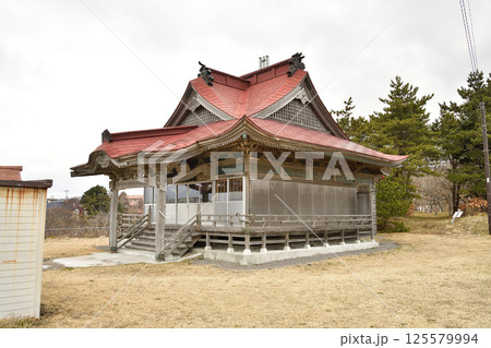 春の北海道函館市で根崎川濯神社境内の風景を撮影 春の北海道函館市で根崎川濯神社境内の風景を撮影 125579994