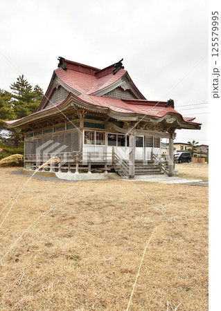 春の北海道函館市で根崎川濯神社境内の風景を撮影 春の北海道函館市で根崎川濯神社境内の風景を撮影 125579995