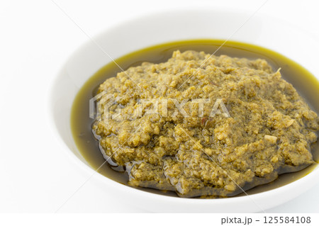 小皿に出したジェノベーゼソース（ペスト・ジェノベーゼ） 125584108