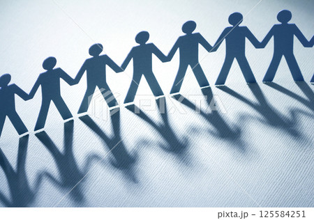 Paper people standing together 125584251