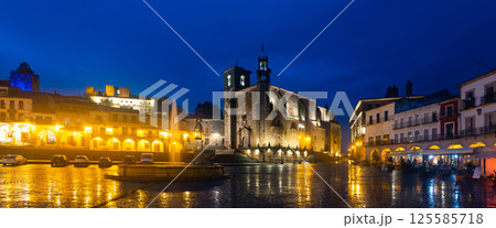 Central square of Trujillo, Plaza Mayor, at dusk Central square of Trujillo, Plaza Mayor, at dusk 125585718