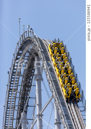 東京ドームシティのジェットコースター 125586941