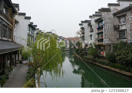 中国 南京市の繁華街 老門東の街並みと秦淮河 中国 南京市の繁華街 老門東の街並みと秦淮河 125588627