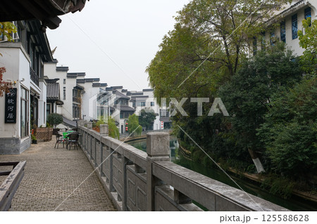 中国 南京市の繁華街 老門東の街並みと秦淮河 中国 南京市の繁華街 老門東の街並みと秦淮河 125588628