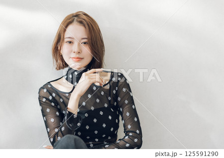 若い女性のヘアスタイルイメージ　　 125591290