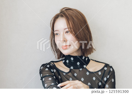 若い女性のヘアスタイルイメージ 若い女性のヘアスタイルイメージ 125591300