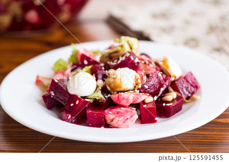 Diet salad with mozzarella and beets on a wooden table 125591455