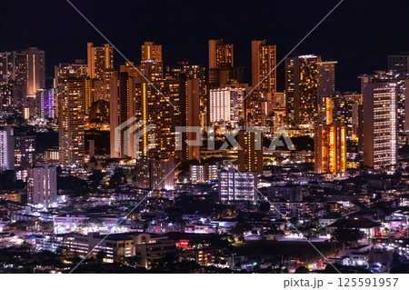 ハワイ タンタラスの丘からのホノルルの夜景眺望 ハワイ タンタラスの丘からのホノルルの夜景眺望 125591957