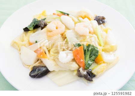 美味しいあんかけ海鮮焼きそば 125591982