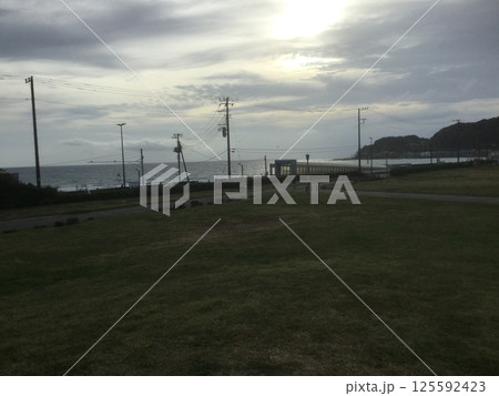 鎌倉&江ノ島散策2023 夕日が沈む前の由比ガ浜 鎌倉&江ノ島散策2023 夕日が沈む前の由比ガ浜 125592423