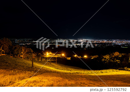 高台から望む旭川の夜景 125592792