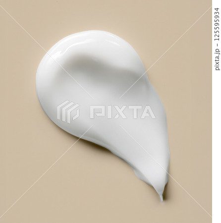 white cosmetic cream white cosmetic cream 125595934