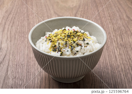 ふりかけをかけたご飯 たまごのふりかけご飯 ご飯の友 ご飯のお供 食文化 イメージ素材 ふりかけをかけたご飯 たまごのふりかけご飯 ご飯の友 ご飯のお供 食文化 イメージ素材 125596764