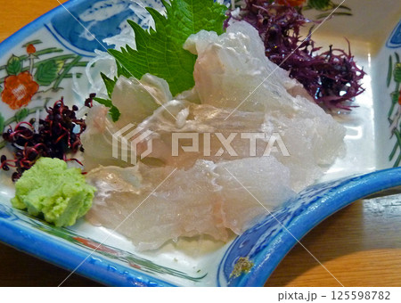 脂ものって上品な味、アナゴの刺身の写真 125598782