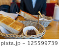 美味しそうなパン 125599739