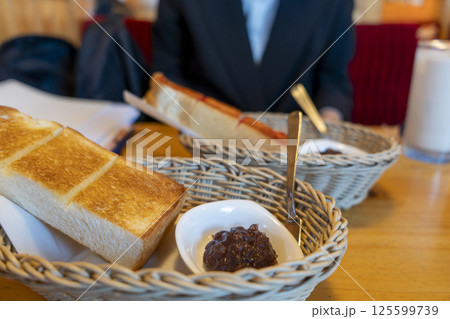 美味しそうなパン 125599739