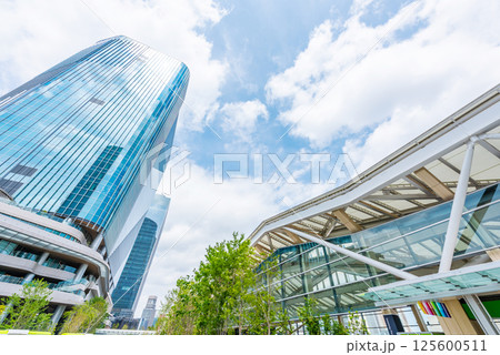 高輪ゲートウェイ駅前の高層ビル 高輪ゲートウェイ駅前の高層ビル 125600511