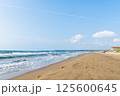 晴れた日の砂浜 125600645