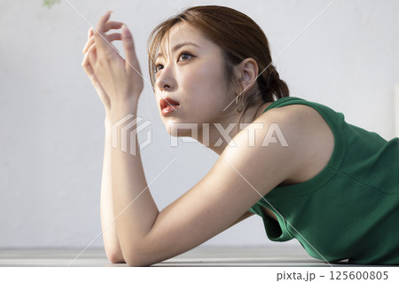 かわいい女性　ビューティーイメージ 125600805