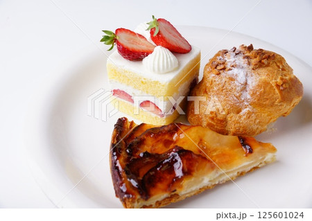 ショートケーキ　洋菓子 125601024