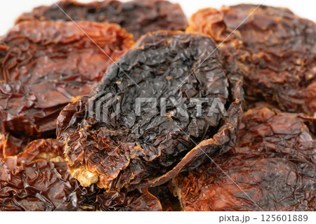 ドライトマト(天日干し)のクローズアップ ドライトマト(天日干し)のクローズアップ 125601889