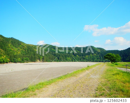 熊野本宮大社旧社地 大斎原の風景 和歌山県 2 熊野本宮大社旧社地 大斎原の風景 和歌山県 2 125602433