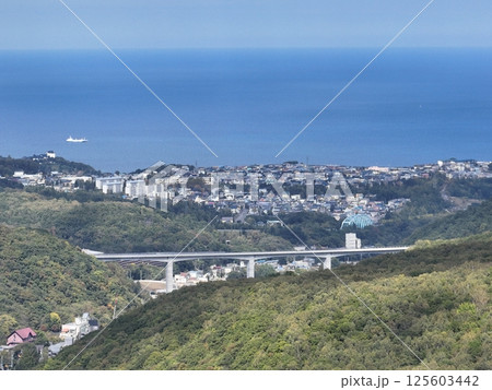 【空から見る北海道】朝里ダムと朝里、小樽の街 125603442