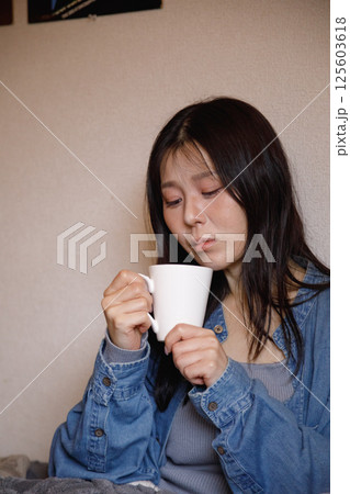 落ち込んだら紅茶を飲もう 125603618